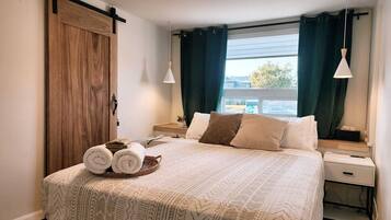 2 habitaciones, tabla de planchar con plancha, cuna de viaje y wifi