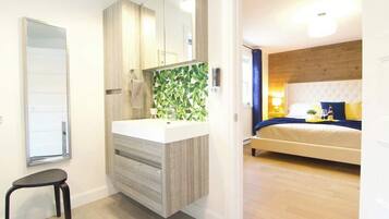 1 bedroom, iron/ironing board, travel cot, WiFi