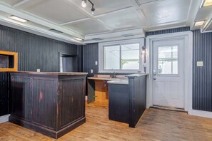 Interior - Old-Time Charm | 12 Guests | Billiards & Hot Tub (Sainte-Anne-de-Beaupré)