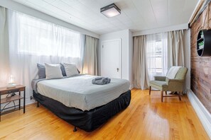 5 bedrooms, travel crib, WiFi