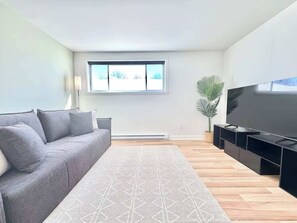 Téléviseur, bureau