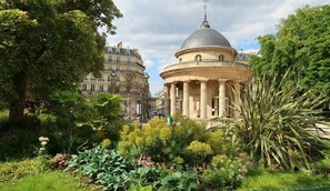 Exterior - 1625 Ternes (Paris)