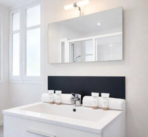 Bathroom - 1625 Ternes (Paris)