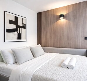 Appartement Supérieur, vue ville | Fer et planche à repasser, lit parapluie, Wi-Fi gratuit, draps fournis