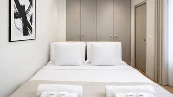 Superior Apartment, City View | Iron/ironing board, travel cot, free WiFi, bed sheets