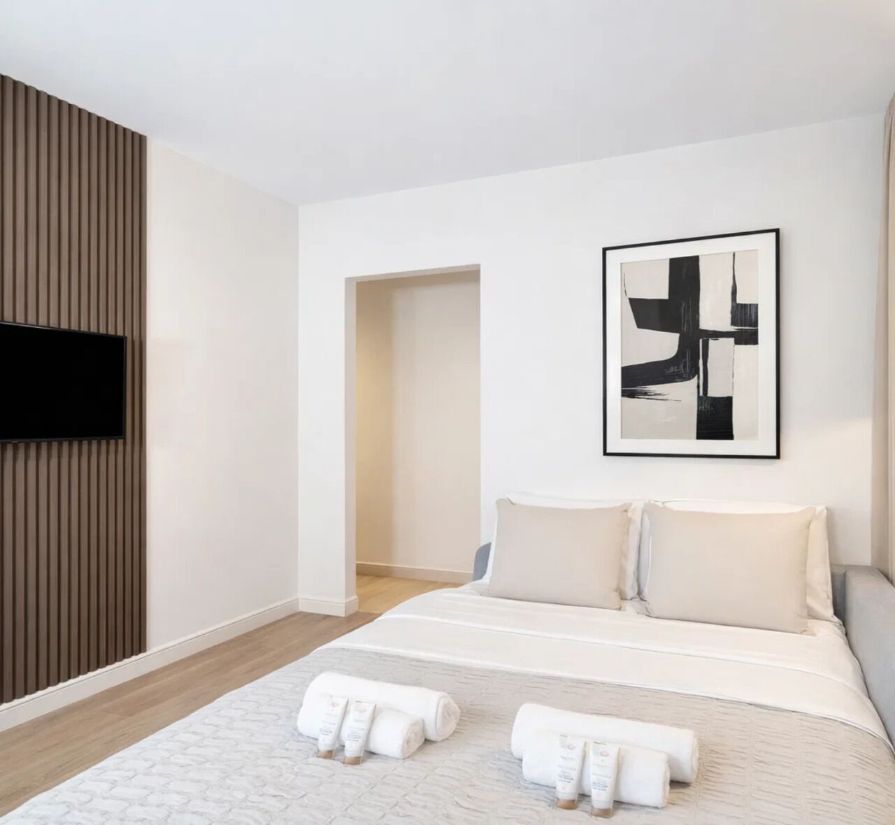 Superior Apartment, City View | Iron/ironing board, travel cot, free WiFi, bed sheets