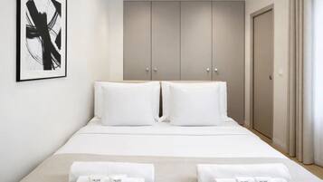 Leilighet – superior, byutsikt | Strykejern/-brett, reiseseng for barn, wi-fi (inkludert) og sengetøy