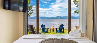 Chalet / Studio #1 Waterfront with Spa, Fireplace & Wifi