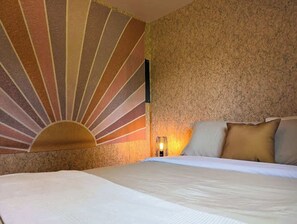 2 bedrooms, travel crib, WiFi, bed sheets