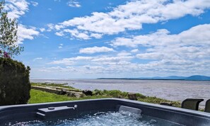 Bañera de hidromasaje al aire libre