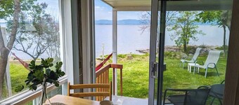 Chalet Studio #3 Waterfront with Spa, Fireplace & Wifi