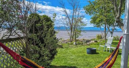 Chalet Loft #3 Waterfront with Spa, Fireplace & Wifi