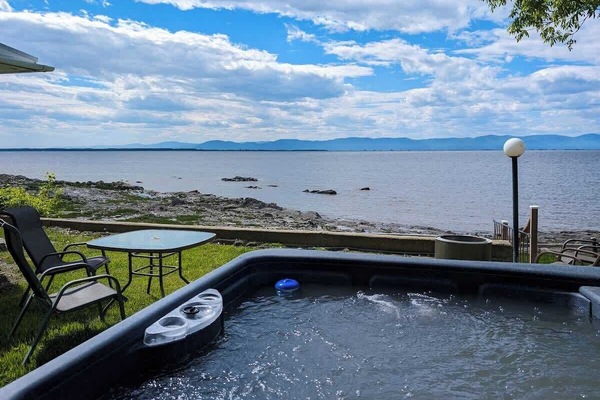 Bain à remous extérieur