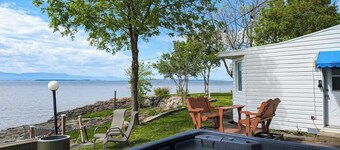 Chalet #4 Waterfront with Spa,  Fireplace and Wifi
