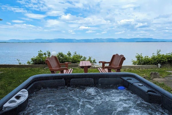 Bain à remous extérieur