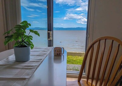 Chalet Studio #6 Waterfront with Spa, Fireplace & Wifi