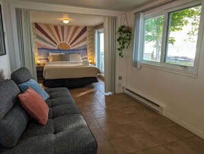 Travel crib, WiFi, bed sheets - Chalet #7 Waterfront with Spa, Fireplace, Wifi & AC (Cap-Saint-Ignace)