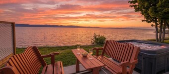 Chalet #8 Waterfront | Spa | Fireplace | Wifi | AC