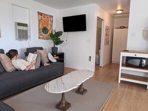 TV, offices - Chalet #10 - Spa & Fireplace (Cap-Saint-Ignace)