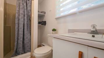Dusche, Haartrockner, Shampoo
