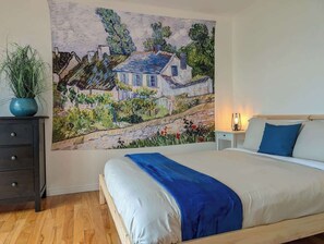 2 bedrooms, travel cot, WiFi, bed sheets