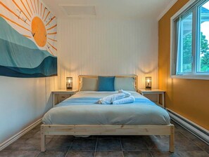 Travel cot, WiFi, bed sheets