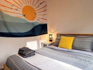 2 bedrooms, travel cot, WiFi, bed sheets