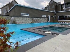 Pool - HAPPY HOUR - Condo Water Park (Beaupré)