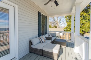 Terrace/patio - 4-bedroom house in wonderful Colonial Beach (Colonial Beach)