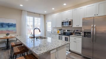 Micro-ondas, fogão, cooktop, lava-louças