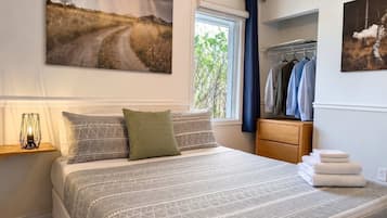 2 bedrooms, travel crib, WiFi, bed sheets