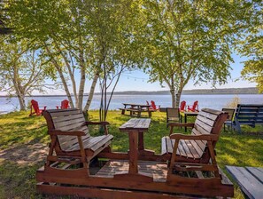 Property grounds - Studio 5 | 2 Min Waterfront | BBQ & Fireplace (Sainte-Anne-de-Beaupré)