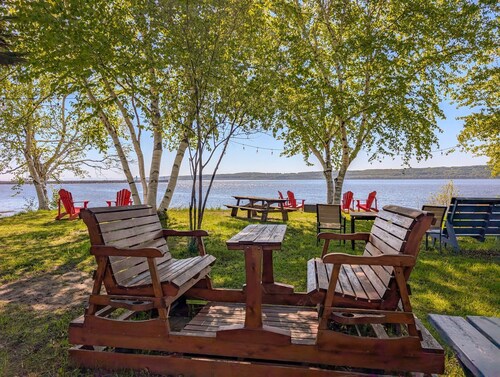 Studio 6 | 2 Min Waterfront | BBQ & Fireplace