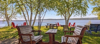 Studio 6 | 2 Min Waterfront | BBQ & Fireplace