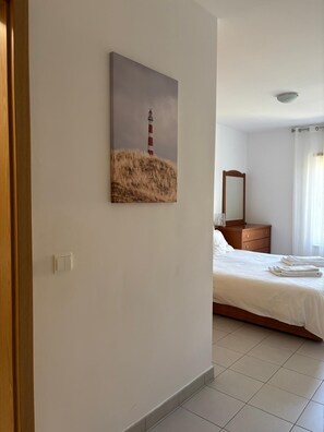 3 bedrooms, in-room safe, iron/ironing board, travel crib