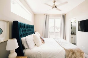 2 bedrooms, desk, iron/ironing board, WiFi