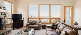 Peaceful Getaway with Hot Tub - Views - Evergreen