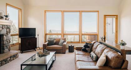 Peaceful Getaway with Hot Tub - Views - Evergreen