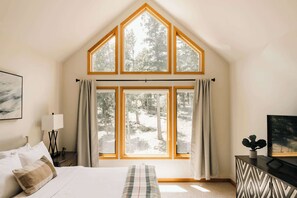 3 Schlafzimmer, Schreibtisch, Bügeleisen/Bügelbrett, Reisekinderbett