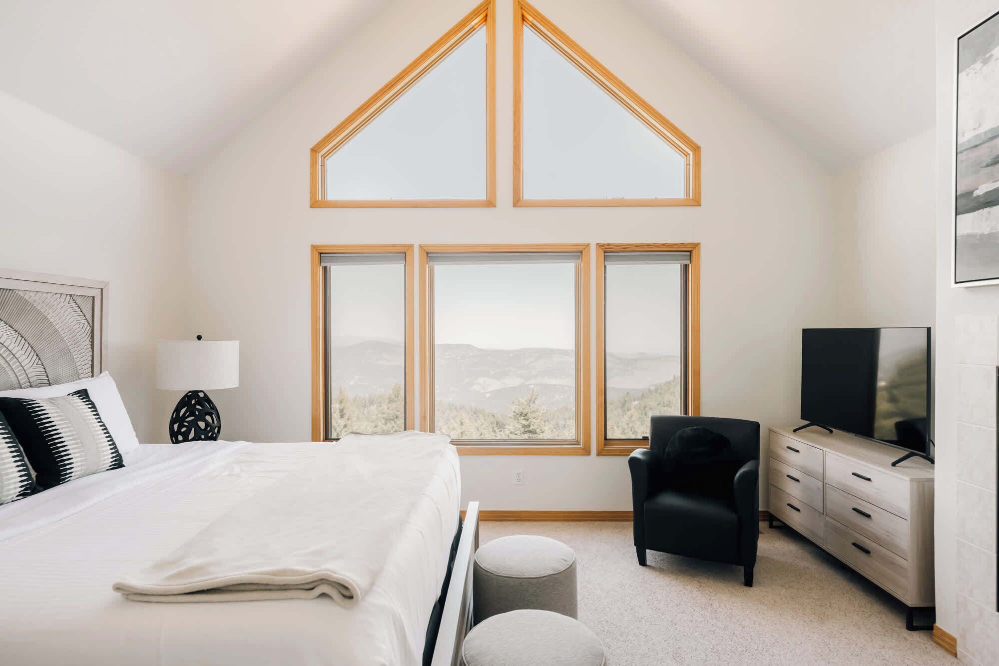 3 室のベッドルーム、デスク、アイロン / アイロン台、旅行用ベビーベッド