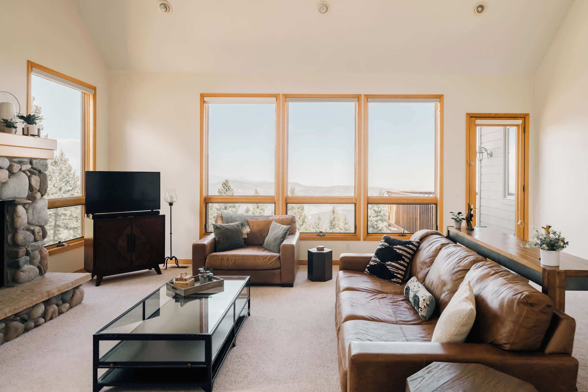 Fernseher, Kamin, Arbeitsbereiche