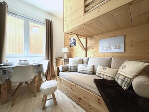 TV - (4.13) Studio cosy skis aux pieds 3 vallées (Les Menuires)
