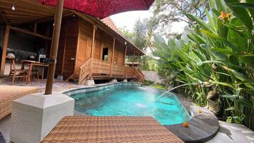 Kolam renang outdoor