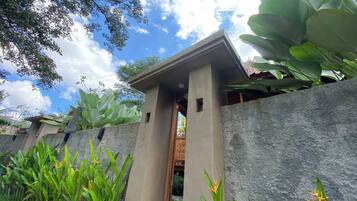 Bagian depan properti