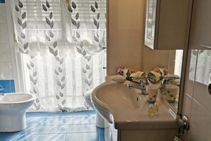 Shower, bidet - Bnbook - Metropolitan Expo Flat 7 (rho)