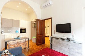 Comfort Apartment, City View | Living area | Flat-screen TV - Bright 2BR flat in Rapallo Centre (Rapallo)