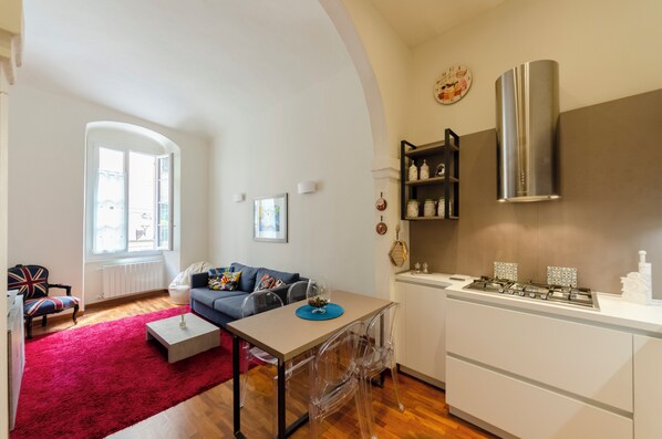 Comfort Apartment, City View | Living area - Bright 2BR flat in Rapallo Centre (Rapallo)