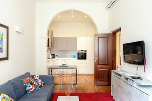Comfort Apartment, City View | Living area | Flat-screen TV - Bright 2BR flat in Rapallo Centre (Rapallo)