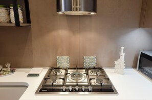 Apartamento conforto, vista para a cidade | Cozinha privada | Cafeteira/chaleira, chaleira elétrica