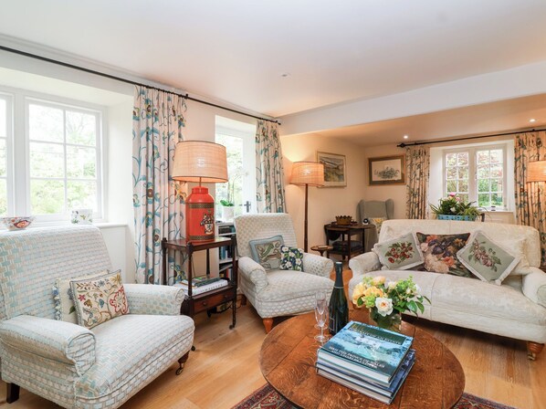 Living area - Magdalen Cottage (Banbury)